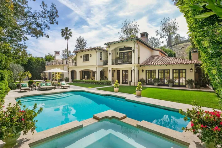 Living the Glamorous Life: Inside Beverly Hills Luxury Real Estate