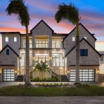 What Are the Benefits of Buying a Home With a Garage in Fort Myers?