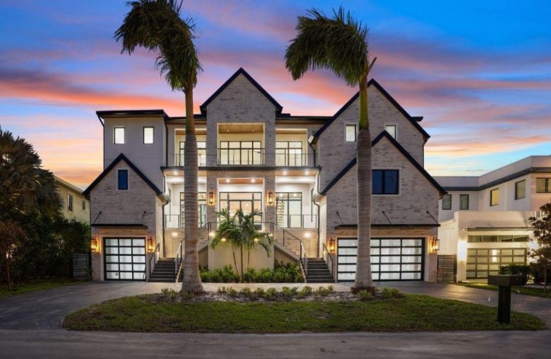 Are There Modern Homes for Sale in Tampa with AC and Garage?