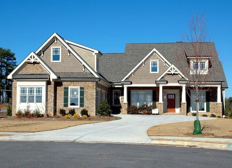 What Are the Benefits of Buying a Home With a Garage in Fort Myers?